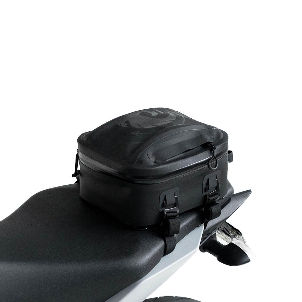 http://flyingsologear.com/cdn/shop/products/tully-waterproof-tailbags-377362.jpg?v=1675152013